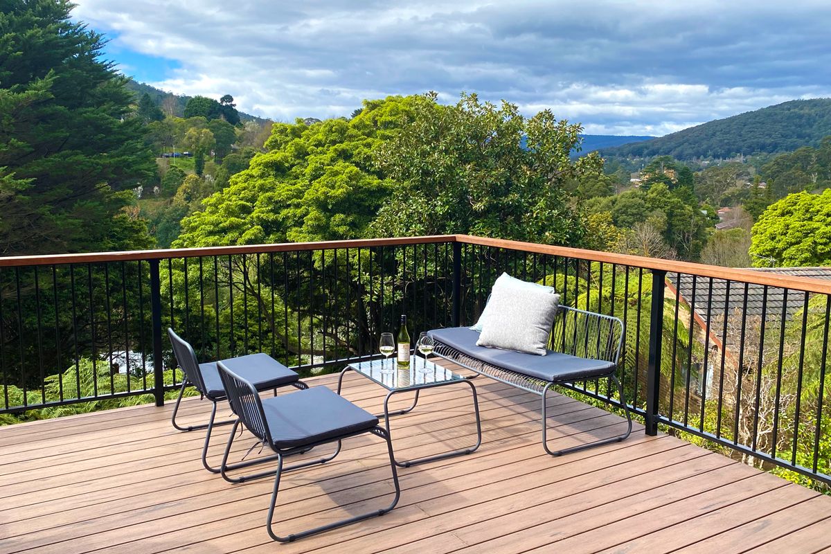 Wally Jane's Retail Accommodation Booking Deck View 